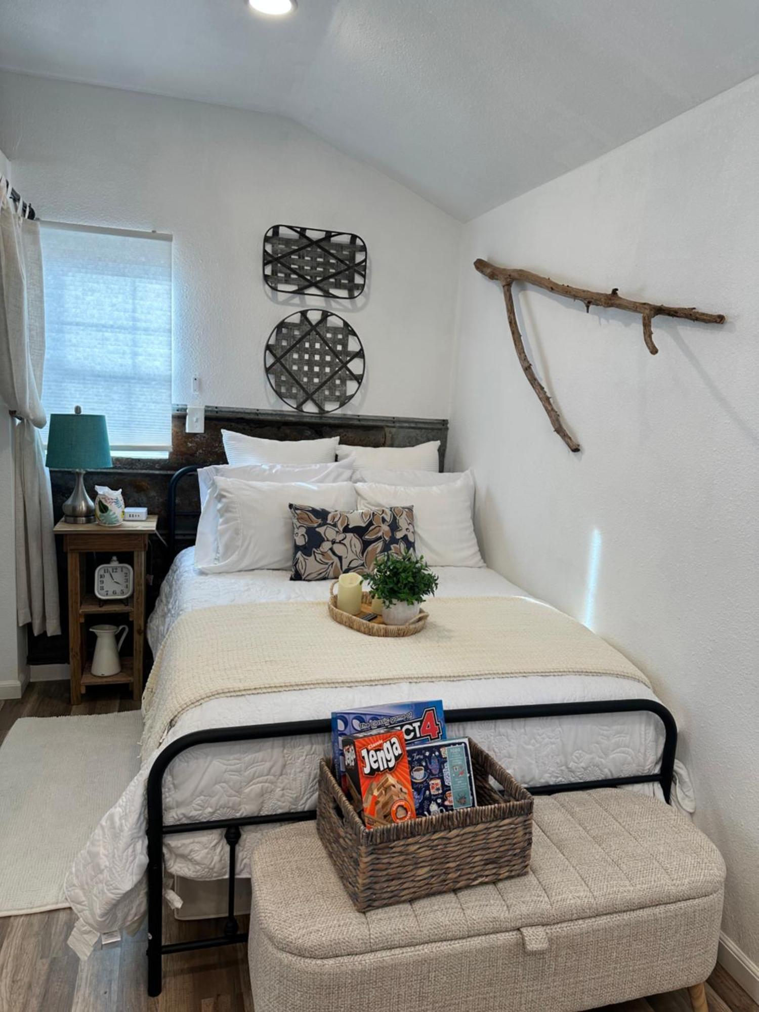 Tiny House - Our Little Piece Of Paradise Lakehills Exterior foto