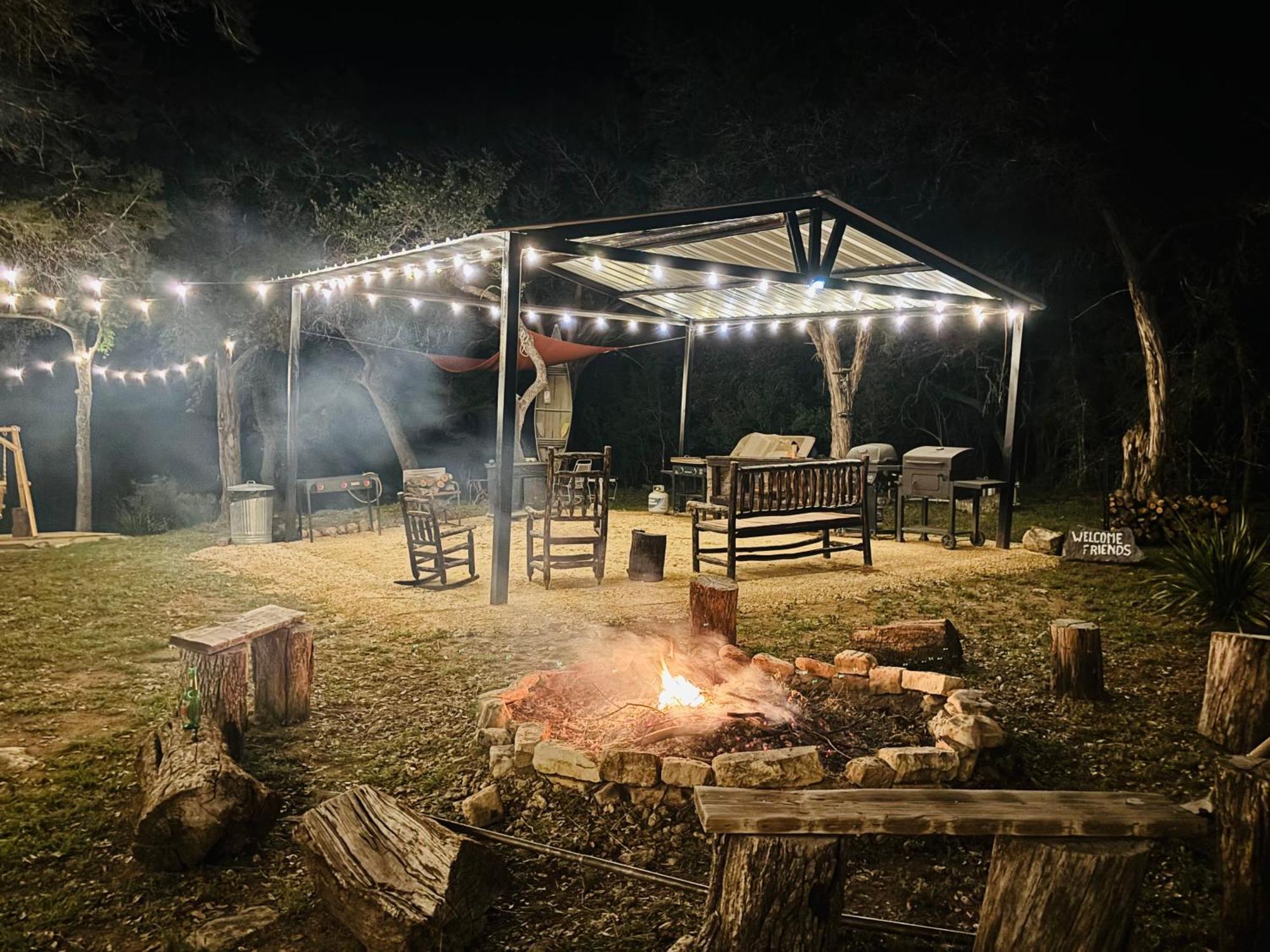 Tiny House - Our Little Piece Of Paradise Lakehills Exterior foto